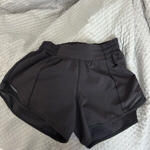 Lululemon Black size 4 hottie hot shorts